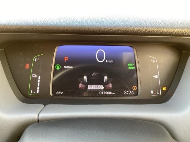 フィット ｅ：ＨＥＶＲＳ　エアバッグ　ナビ＆ＴＶ　パワーウィンドウ　助手席エアバッグ　Ｄレコ　フルセグテレビ　ＬＥＤヘッドランプ　セキュリティアラーム　フルオートエアコン　ＥＴＣ装備　スマートキ　ＵＳＢ（16枚目）