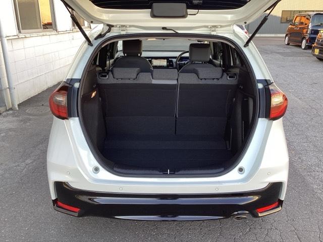 フィット ｅ：ＨＥＶＲＳ　エアバッグ　ナビ＆ＴＶ　パワーウィンドウ　助手席エアバッグ　Ｄレコ　フルセグテレビ　ＬＥＤヘッドランプ　セキュリティアラーム　フルオートエアコン　ＥＴＣ装備　スマートキ　ＵＳＢ（18枚目）