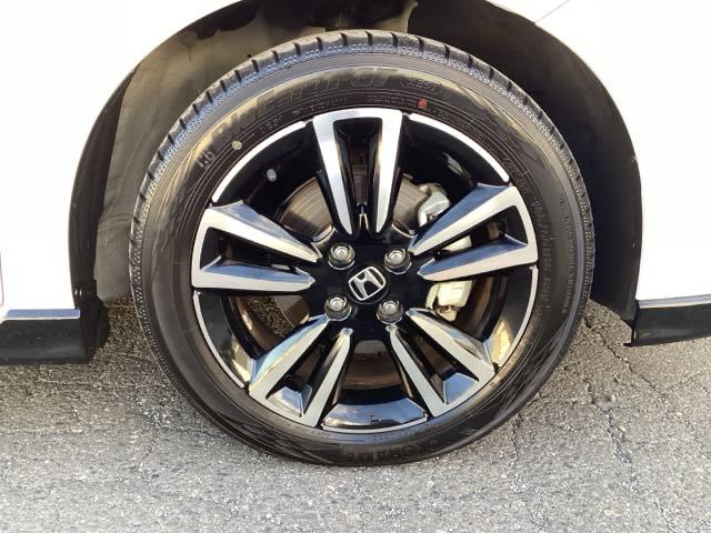 フィット ｅ：ＨＥＶＲＳ　エアバッグ　ナビ＆ＴＶ　パワーウィンドウ　助手席エアバッグ　Ｄレコ　フルセグテレビ　ＬＥＤヘッドランプ　セキュリティアラーム　フルオートエアコン　ＥＴＣ装備　スマートキ　ＵＳＢ（19枚目）