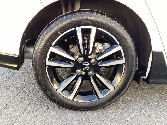 フィット ｅ：ＨＥＶＲＳ　エアバッグ　ナビ＆ＴＶ　パワーウィンドウ　助手席エアバッグ　Ｄレコ　フルセグテレビ　ＬＥＤヘッドランプ　セキュリティアラーム　フルオートエアコン　ＥＴＣ装備　スマートキ　ＵＳＢ（20枚目）