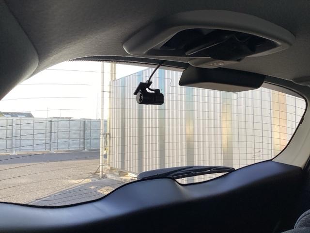 フィット ｅ：ＨＥＶＲＳ　エアバッグ　ナビ＆ＴＶ　パワーウィンドウ　助手席エアバッグ　Ｄレコ　フルセグテレビ　ＬＥＤヘッドランプ　セキュリティアラーム　フルオートエアコン　ＥＴＣ装備　スマートキ　ＵＳＢ（31枚目）