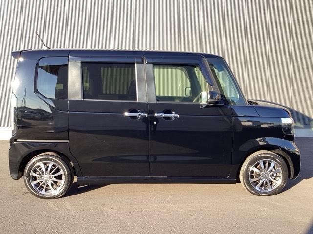 Ｎ－ＢＯＸカスタム ベースグレード　Ｗ電動ドア　ＣＭＢＳ　Ｄレコ　ベンチシート　オートエアコン　スマートキ　ＬＥＤ　盗難防止装置　クルコン　ＥＴＣ　バックカメラ　フルセグＴＶ　パワーステアリング　エアバッグ　ＥＳＣ（4枚目）