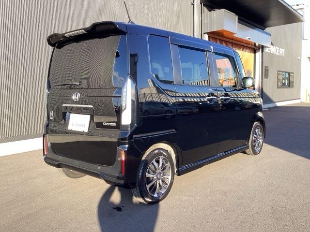 Ｎ－ＢＯＸカスタム ベースグレード　Ｗ電動ドア　ＣＭＢＳ　Ｄレコ　ベンチシート　オートエアコン　スマートキ　ＬＥＤ　盗難防止装置　クルコン　ＥＴＣ　バックカメラ　フルセグＴＶ　パワーステアリング　エアバッグ　ＥＳＣ（8枚目）