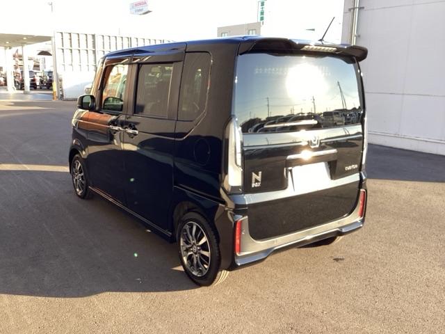 Ｎ－ＢＯＸカスタム ベースグレード　Ｗ電動ドア　ＣＭＢＳ　Ｄレコ　ベンチシート　オートエアコン　スマートキ　ＬＥＤ　盗難防止装置　クルコン　ＥＴＣ　バックカメラ　フルセグＴＶ　パワーステアリング　エアバッグ　ＥＳＣ（9枚目）