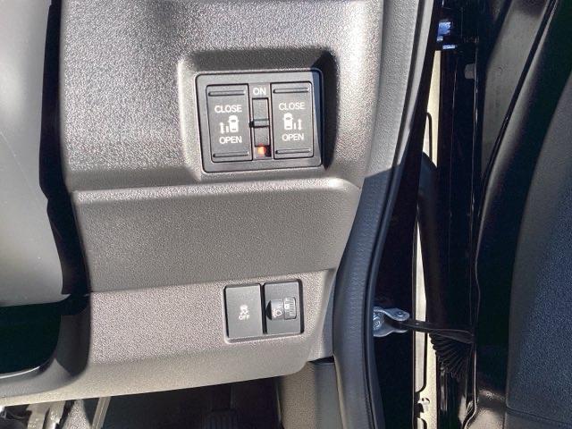 Ｎ－ＢＯＸカスタム ベースグレード　Ｗ電動ドア　ＣＭＢＳ　Ｄレコ　ベンチシート　オートエアコン　スマートキ　ＬＥＤ　盗難防止装置　クルコン　ＥＴＣ　バックカメラ　フルセグＴＶ　パワーステアリング　エアバッグ　ＥＳＣ（28枚目）