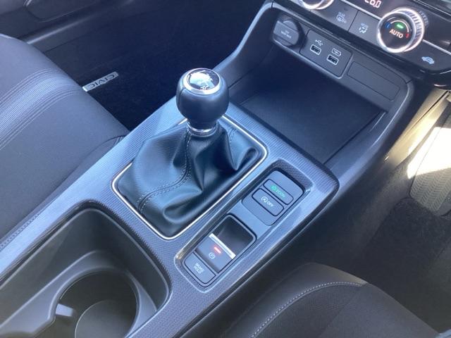 シビック ＬＸ　リアカメラ　地デジ　オートエアコン　サイドエアバッグ　盗難防止装置　ＬＥＤヘッドライト　シートヒーター　クルーズコントロール　ターボ　オートライト　横滑り防止装置　ＡＢＳ　キーフリー　エアバッグ（12枚目）