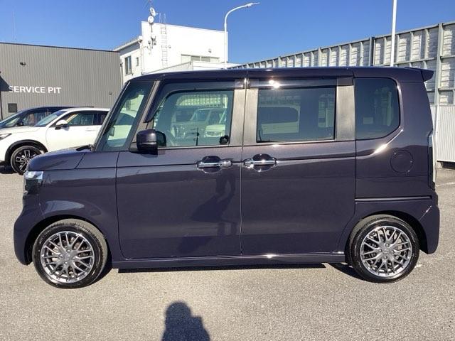 N-BOXカスタム ターボ イモビライザー 衝突被害軽減 ベンチシート キーフリー Pセンサー ESC パワステ DVD再生 両席エアバック サイドエアバッグ ターボ車 Aライト スマキー Bカメ パワーウィンドウ(5枚目)