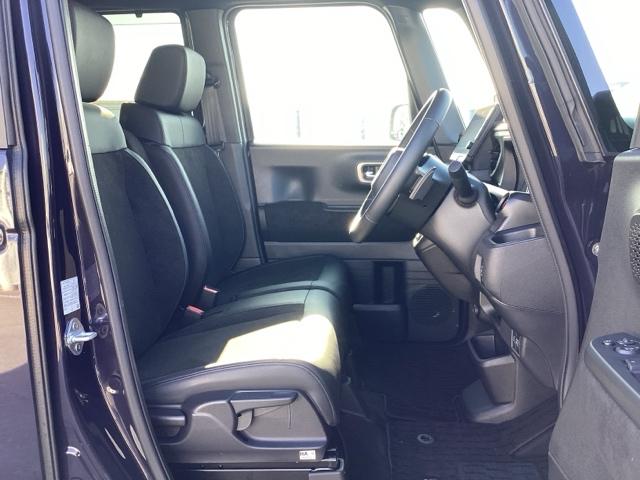 N-BOXカスタム ターボ イモビライザー 衝突被害軽減 ベンチシート キーフリー Pセンサー ESC パワステ DVD再生 両席エアバック サイドエアバッグ ターボ車 Aライト スマキー Bカメ パワーウィンドウ(13枚目)