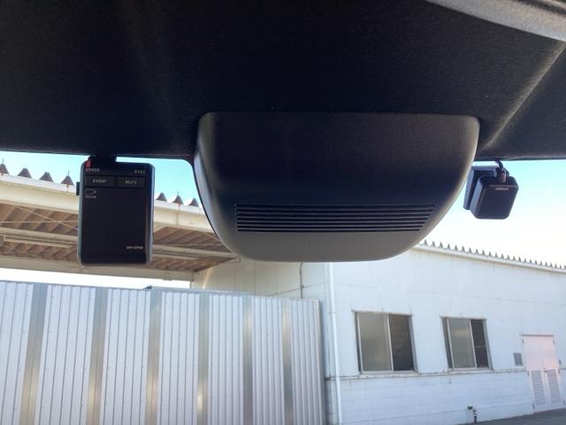 N-BOXカスタム ターボ イモビライザー 衝突被害軽減 ベンチシート キーフリー Pセンサー ESC パワステ DVD再生 両席エアバック サイドエアバッグ ターボ車 Aライト スマキー Bカメ パワーウィンドウ(22枚目)