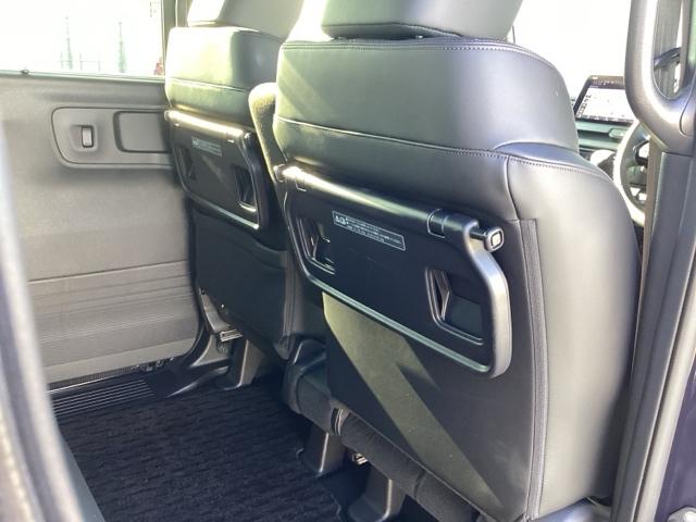 N-BOXカスタム ターボ イモビライザー 衝突被害軽減 ベンチシート キーフリー Pセンサー ESC パワステ DVD再生 両席エアバック サイドエアバッグ ターボ車 Aライト スマキー Bカメ パワーウィンドウ(28枚目)