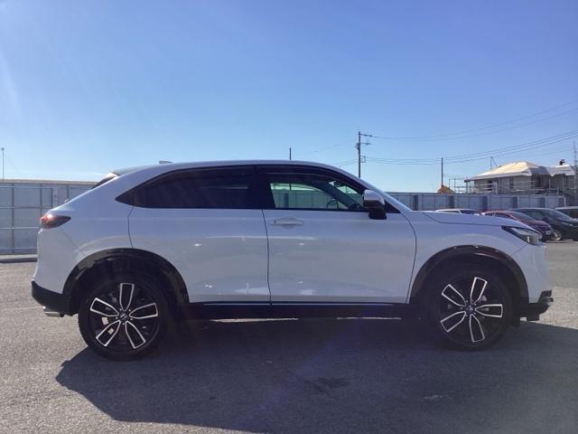 ヴェゼル e:HEVZ 衝突回避支援ブレーキ機能 スマキ フルオートエアコン エアバッグ 両席エアバック Rカメ パワーウィンドウ LEDランプ ソナー クルーズC ナビ&TV キーレスエントリー ETC付(4枚目)