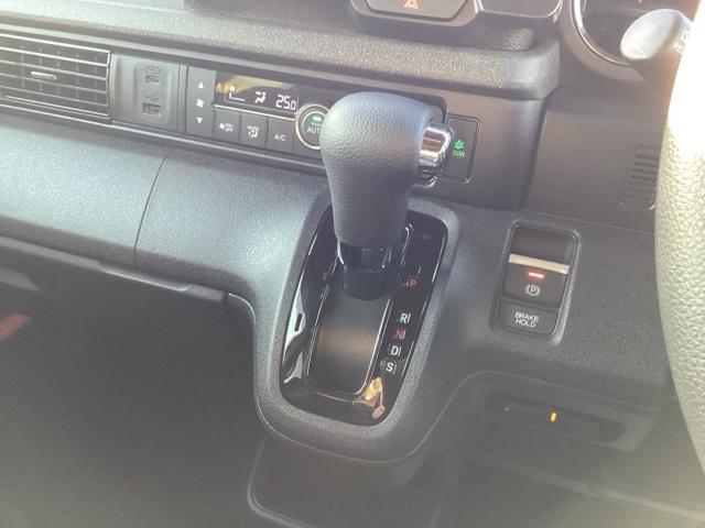 Ｎ－ＢＯＸカスタム ベースグレード　Ｗ電動ドア　ＵＳＢ接続　ＣＭＢＳ　Ｄレコ　ベンチシート　オートエアコン　スマートキ　ＬＥＤ　盗難防止装置　クルコン　ＥＴＣ　バックカメラ　フルセグＴＶ　パワーステアリング　エアバッグ（11枚目）