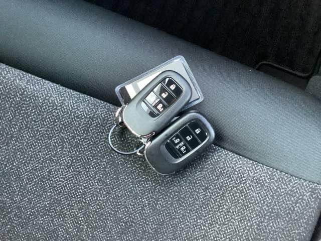 Ｎ－ＢＯＸカスタム ベースグレード　Ｗ電動ドア　ＵＳＢ接続　ＣＭＢＳ　Ｄレコ　ベンチシート　オートエアコン　スマートキ　ＬＥＤ　盗難防止装置　クルコン　ＥＴＣ　バックカメラ　フルセグＴＶ　パワーステアリング　エアバッグ（27枚目）