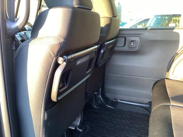 Ｎ－ＢＯＸカスタム ベースグレード　Ｗ電動ドア　ＵＳＢ接続　ＣＭＢＳ　Ｄレコ　ベンチシート　オートエアコン　スマートキ　ＬＥＤ　盗難防止装置　クルコン　ＥＴＣ　バックカメラ　フルセグＴＶ　パワーステアリング　エアバッグ（30枚目）