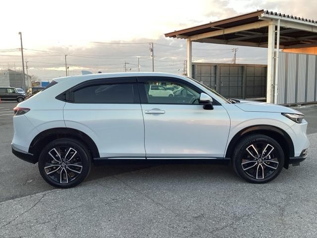 ヴェゼル ｅ：ＨＥＶＺ　衝突回避支援ブレーキ機能　スマキ　フルオートエアコン　Ｄレコ　エアバッグ　両席エアバック　Ｒカメ　パワーウィンドウ　ＬＥＤランプ　ソナー　クルーズＣ　ナビ＆ＴＶ　キーレスエントリー（4枚目）