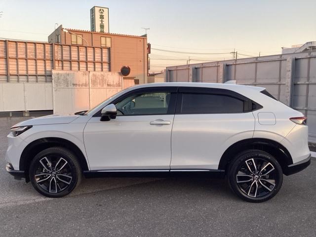 ヴェゼル ｅ：ＨＥＶＺ　衝突回避支援ブレーキ機能　スマキ　フルオートエアコン　Ｄレコ　エアバッグ　両席エアバック　Ｒカメ　パワーウィンドウ　ＬＥＤランプ　ソナー　クルーズＣ　ナビ＆ＴＶ　キーレスエントリー（5枚目）