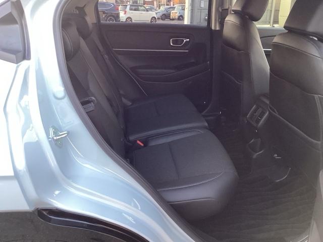 ヴェゼル ｅ：ＨＥＶＺ　衝突回避支援ブレーキ機能　スマキ　フルオートエアコン　Ｄレコ　エアバッグ　両席エアバック　Ｒカメ　パワーウィンドウ　ＬＥＤランプ　ソナー　クルーズＣ　ナビ＆ＴＶ　キーレスエントリー（14枚目）