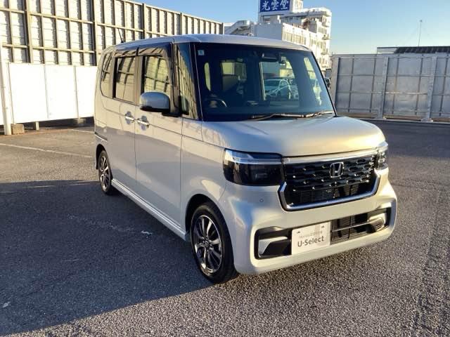 Ｎ－ＢＯＸカスタム ベースグレード　Ｗ電動ドア　ＵＳＢ接続　ＣＭＢＳ　Ｄレコ　ベンチシート　オートエアコン　スマートキ　ＬＥＤ　盗難防止装置　クルコン　ＥＴＣ　バックカメラ　フルセグＴＶ　パワーステアリング　エアバッグ（6枚目）