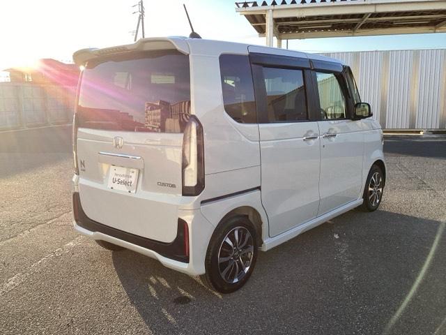 Ｎ－ＢＯＸカスタム ベースグレード　Ｗ電動ドア　ＵＳＢ接続　ＣＭＢＳ　Ｄレコ　ベンチシート　オートエアコン　スマートキ　ＬＥＤ　盗難防止装置　クルコン　ＥＴＣ　バックカメラ　フルセグＴＶ　パワーステアリング　エアバッグ（8枚目）