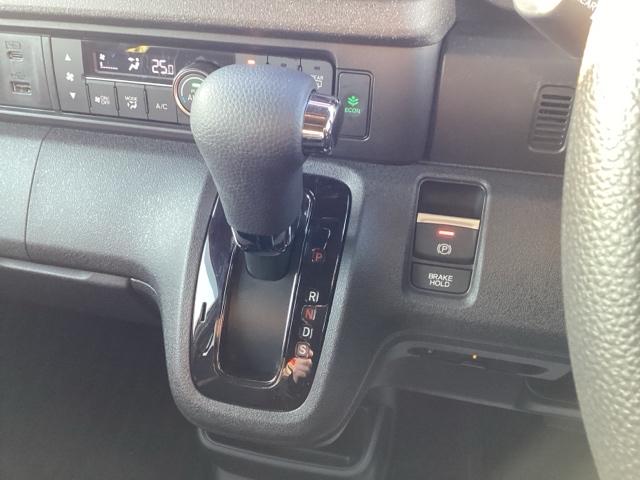 Ｎ－ＢＯＸカスタム ベースグレード　Ｗ電動ドア　ＵＳＢ接続　ＣＭＢＳ　Ｄレコ　ベンチシート　オートエアコン　スマートキ　ＬＥＤ　盗難防止装置　クルコン　ＥＴＣ　バックカメラ　フルセグＴＶ　パワーステアリング　エアバッグ（11枚目）