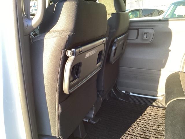 Ｎ－ＢＯＸカスタム ベースグレード　Ｗ電動ドア　ＵＳＢ接続　ＣＭＢＳ　Ｄレコ　ベンチシート　オートエアコン　スマートキ　ＬＥＤ　盗難防止装置　クルコン　ＥＴＣ　バックカメラ　フルセグＴＶ　パワーステアリング　エアバッグ（22枚目）