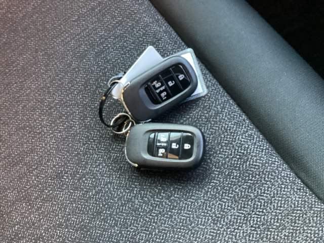 Ｎ－ＢＯＸカスタム ベースグレード　Ｗ電動ドア　ＵＳＢ接続　ＣＭＢＳ　Ｄレコ　ベンチシート　オートエアコン　スマートキ　ＬＥＤ　盗難防止装置　クルコン　ＥＴＣ　バックカメラ　フルセグＴＶ　パワーステアリング　エアバッグ（34枚目）