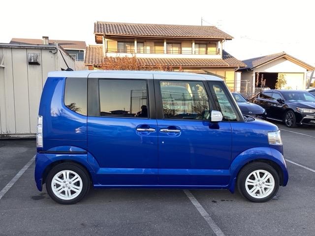 Ｎ－ＢＯＸ ２トーンカラースタイルＧ・Ｌパッケージ　ＥＴＣ付　バックガイドモニター　スマートキーシステム　ＥＳＣ　ナビＴＶ　ワンセグＴＶ　Ａストップ　盗難防止装置　オートエアコン　パワーウィンドウ　ＤＶＤ再生（4枚目）