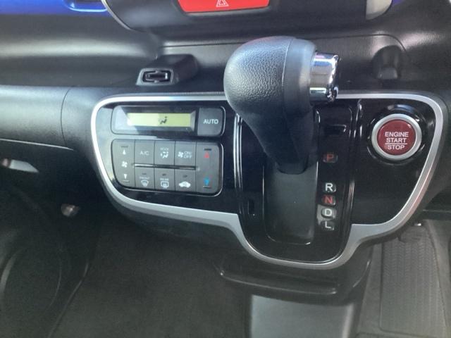 Ｎ－ＢＯＸ ２トーンカラースタイルＧ・Ｌパッケージ　ＥＴＣ付　バックガイドモニター　スマートキーシステム　ＥＳＣ　ナビＴＶ　ワンセグＴＶ　Ａストップ　盗難防止装置　オートエアコン　パワーウィンドウ　ＤＶＤ再生（11枚目）