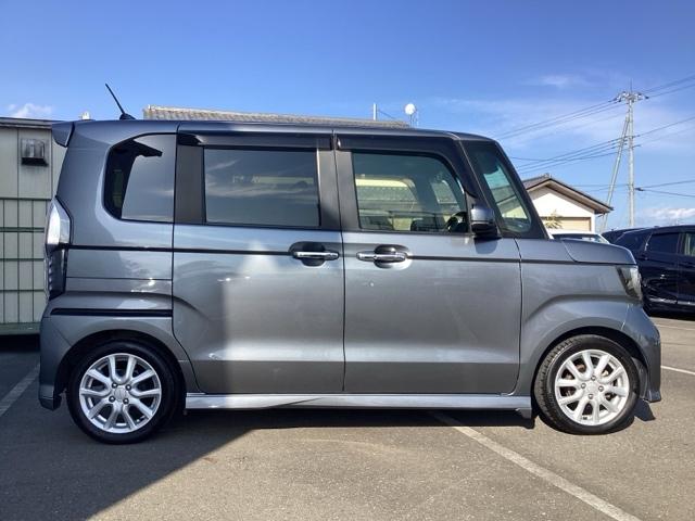 Ｎ－ＢＯＸ Ｇ・Ｌターボホンダセンシング　イモビライザー　アイドルストップ　バックビューモニター　ターボエンジン　サイドカーテンエアバック　スマートキー　クルーズコントロール　ＬＥＤ　ＤＶＤ再生　ＡＡＣ　ＥＴＣ（4枚目）