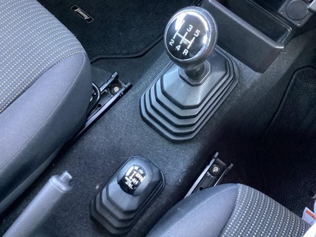 ジムニー ＸＬ　禁煙車両　キーレススタートシステム　スマートキー＆プッシュスタート　ターボー　助手席エアバッグ　パートタイム４ＷＤ　セキュリティ　ワンセグ　エアバック　ナビＴＶ　パワーウィンドウ　ＡＢＳ（11枚目）
