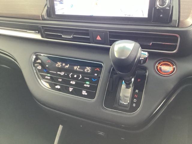 オデッセイ アブソルート・ＥＸ　シ－トヒ－タ－　バックモニター　ＷＡＣ　スマ－トキ－　セキュリティーアラーム　３列シート　ＤＶＤ再生　オートクルーズコントロール　パワーウィンドウ　エアバック　エアコン　横滑り防止（11枚目）