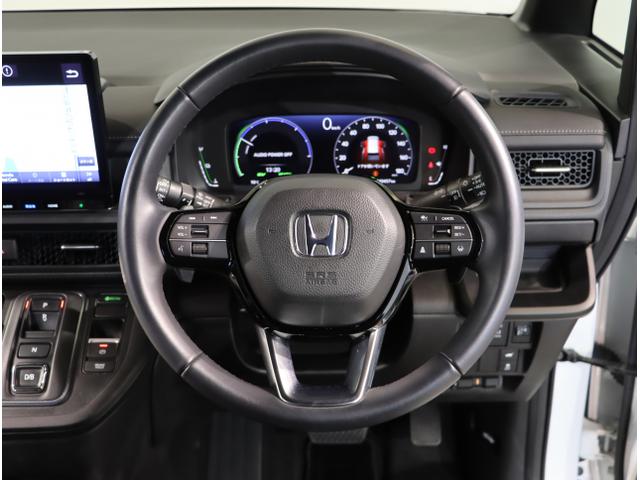 ステップワゴン ｅ：ＨＥＶスパーダ　マルチカメラ　デュアルエアコン　フルオートエアコン　ＥＳＣ　シートヒータ　オートライト　キーフリー　ＬＥＤヘッドランプ　イモビ　ＡＢＳ　スマートキ　ＵＳＢポート　ＥＣＯモード（15枚目）