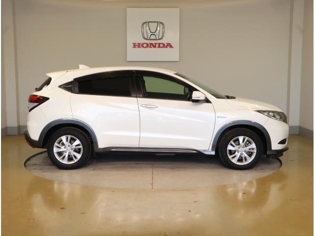 ヴェゼル ハイブリッドＸ・ホンダセンシング　地デジ　Ａクルーズ　Ｂモニ　スマキー　オートエアコン　ＶＳＡ　ＬＥＤヘッドライト　ＥＴＣ車載器　カーテンエアバッグ　ＡＢＳ　パワーウィンドウ　ＵＳＢ　Ｗエアバッグ（8枚目）