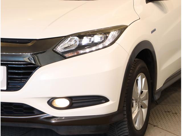 ヴェゼル ハイブリッドＸ・ホンダセンシング　地デジ　Ａクルーズ　Ｂモニ　スマキー　オートエアコン　ＶＳＡ　ＬＥＤヘッドライト　ＥＴＣ車載器　カーテンエアバッグ　ＡＢＳ　パワーウィンドウ　ＵＳＢ　Ｗエアバッグ（11枚目）