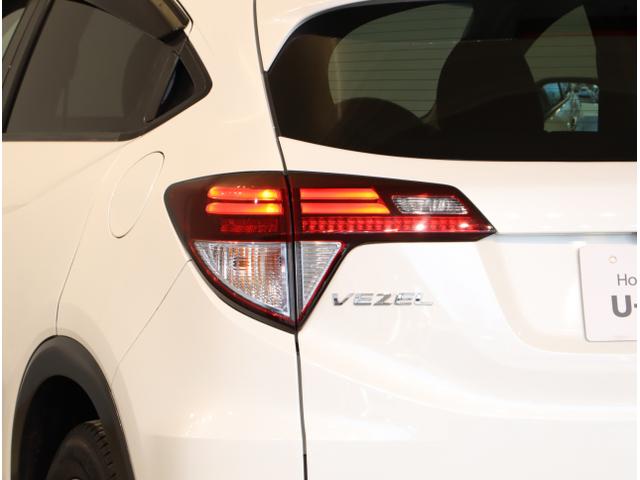 ヴェゼル ハイブリッドＸ・ホンダセンシング　地デジ　Ａクルーズ　Ｂモニ　スマキー　オートエアコン　ＶＳＡ　ＬＥＤヘッドライト　ＥＴＣ車載器　カーテンエアバッグ　ＡＢＳ　パワーウィンドウ　ＵＳＢ　Ｗエアバッグ（13枚目）