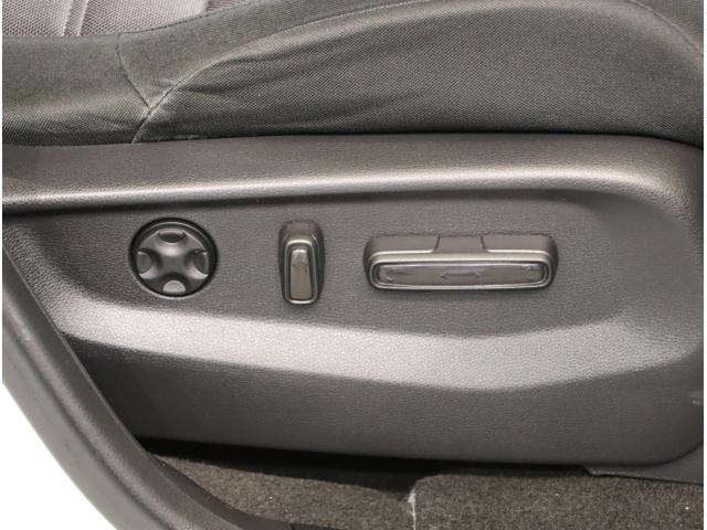 ＣＲ－Ｖハイブリッド ＥＸ　オートクルーズコントロール　シートヒータ　アイドリングストップ　ＬＥＤヘッドランプ　フルセグ　リヤカメラ　衝突被害軽減ブレーキ　電動シート　ＥＴＣ　４ＷＤ　横滑り防止装置　ＤＶＤ　オートエアコン（40枚目）