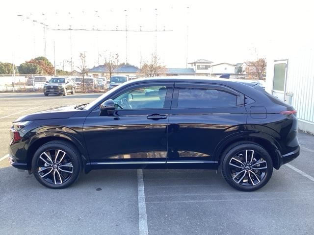 ヴェゼル ｅ：ＨＥＶＺ　衝突回避支援ブレーキ機能　１オナ　スマキ　Ｐトランク　フルオートエアコン　エアバッグ　両席エアバック　Ｒカメ　パワーウィンドウ　ＬＥＤランプ　ソナー　クルーズＣ　ナビ＆ＴＶ　禁煙（5枚目）