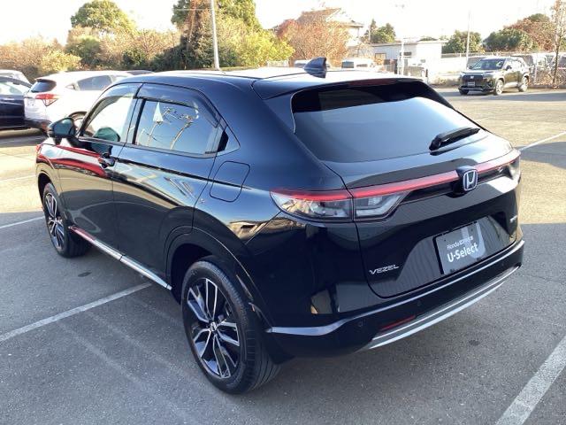 ヴェゼル ｅ：ＨＥＶＺ　衝突回避支援ブレーキ機能　１オナ　スマキ　Ｐトランク　フルオートエアコン　エアバッグ　両席エアバック　Ｒカメ　パワーウィンドウ　ＬＥＤランプ　ソナー　クルーズＣ　ナビ＆ＴＶ　禁煙（9枚目）