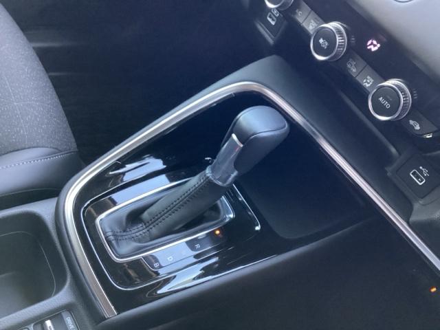 ヴェゼル ｅ：ＨＥＶＺ　衝突回避支援ブレーキ機能　１オナ　スマキ　Ｐトランク　フルオートエアコン　エアバッグ　両席エアバック　Ｒカメ　パワーウィンドウ　ＬＥＤランプ　ソナー　クルーズＣ　ナビ＆ＴＶ　禁煙（14枚目）