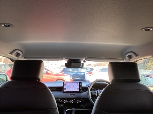 ヴェゼル ｅ：ＨＥＶＺ　衝突回避支援ブレーキ機能　１オナ　スマキ　Ｐトランク　フルオートエアコン　エアバッグ　両席エアバック　Ｒカメ　パワーウィンドウ　ＬＥＤランプ　ソナー　クルーズＣ　ナビ＆ＴＶ　禁煙（15枚目）