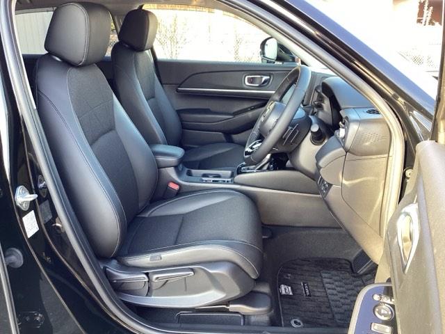 ヴェゼル ｅ：ＨＥＶＺ　衝突回避支援ブレーキ機能　１オナ　スマキ　Ｐトランク　フルオートエアコン　エアバッグ　両席エアバック　Ｒカメ　パワーウィンドウ　ＬＥＤランプ　ソナー　クルーズＣ　ナビ＆ＴＶ　禁煙（16枚目）