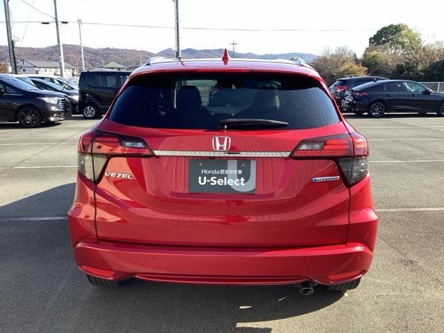 ヴェゼル ハイブリッド　１セグＴＶ　ナビＴＶ　イモビライザー　オートクルーズコントロール　キーレス　両席エアバック　エアバッグ　エアコン　ＥＳＣ　ＡＢＳ　ＥＴＣ車載器　エコモード　パワーステアリング　ＤＶＤ再生（3枚目）