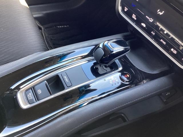 ヴェゼル ハイブリッド　１セグＴＶ　ナビＴＶ　イモビライザー　オートクルーズコントロール　キーレス　両席エアバック　エアバッグ　エアコン　ＥＳＣ　ＡＢＳ　ＥＴＣ車載器　エコモード　パワーステアリング　ＤＶＤ再生（14枚目）