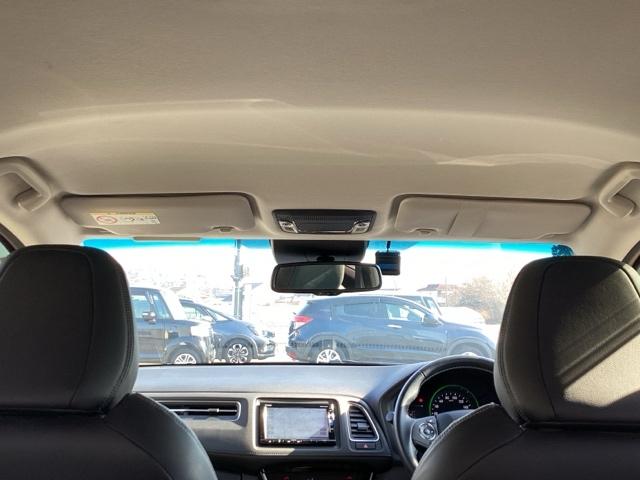 ヴェゼル ハイブリッド　１セグＴＶ　ナビＴＶ　イモビライザー　オートクルーズコントロール　キーレス　両席エアバック　エアバッグ　エアコン　ＥＳＣ　ＡＢＳ　ＥＴＣ車載器　エコモード　パワーステアリング　ＤＶＤ再生（15枚目）