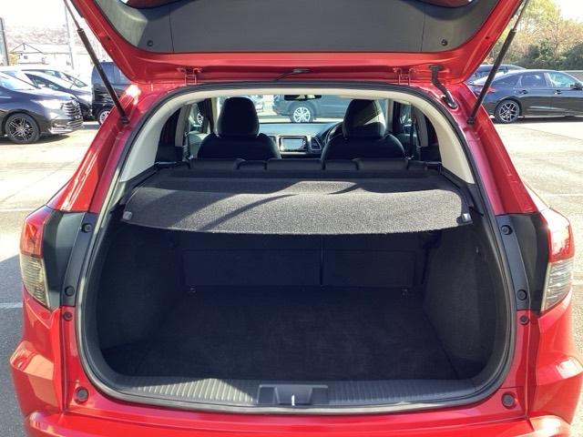 ヴェゼル ハイブリッド　１セグＴＶ　ナビＴＶ　イモビライザー　オートクルーズコントロール　キーレス　両席エアバック　エアバッグ　エアコン　ＥＳＣ　ＡＢＳ　ＥＴＣ車載器　エコモード　パワーステアリング　ＤＶＤ再生（22枚目）