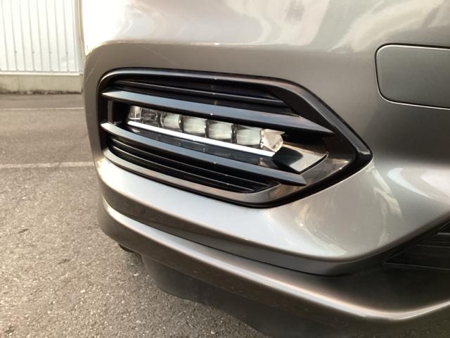 ヴェゼル ハイブリッドＺ・ホンダセンシング　ワンセグ　ＤＶＤ再生機能　横滑り防止システム　バックアイカメラ　シートヒーター付　スマ－トキ－　ＥＣＯモード　禁煙　パワーウィンド　サイドエアバッグ　ＬＥＤライト（11枚目）