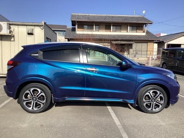 ヴェゼル ハイブリッドＺ　Ｒカメ　スマキー　革　ワンオーナー　ＬＥＤランプ　禁煙　ＥＴＣ付　シ－トヒ－タ－　サイドカーテンエアバック　運転席助手席エアバッグ　ＶＳＡ　パワーステアリング　フルオートエアコン（4枚目）