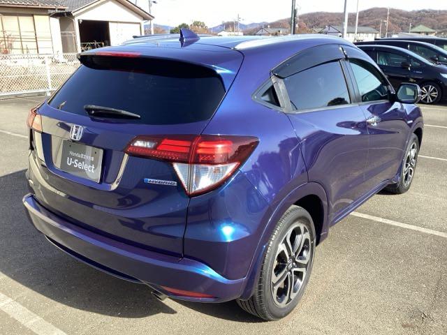 ヴェゼル ハイブリッドＺ　Ｒカメ　スマキー　革　ワンオーナー　ＬＥＤランプ　禁煙　ＥＴＣ付　シ－トヒ－タ－　サイドカーテンエアバック　運転席助手席エアバッグ　ＶＳＡ　パワーステアリング　フルオートエアコン（8枚目）