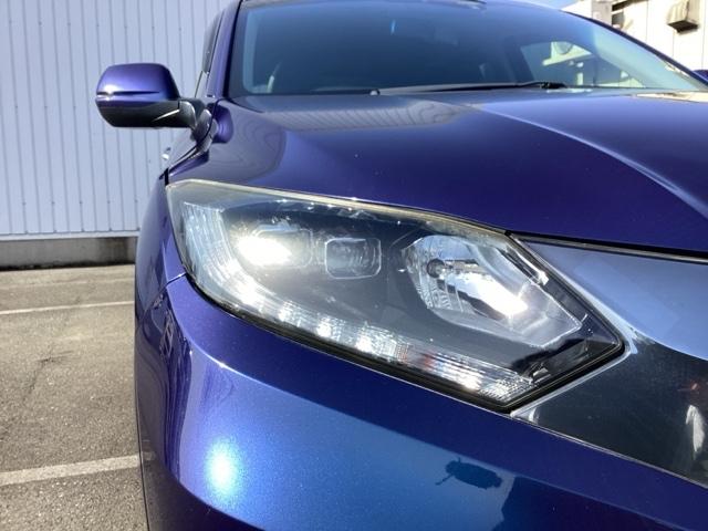 ヴェゼル ハイブリッドＺ　Ｒカメ　スマキー　革　ワンオーナー　ＬＥＤランプ　禁煙　ＥＴＣ付　シ－トヒ－タ－　サイドカーテンエアバック　運転席助手席エアバッグ　ＶＳＡ　パワーステアリング　フルオートエアコン（10枚目）