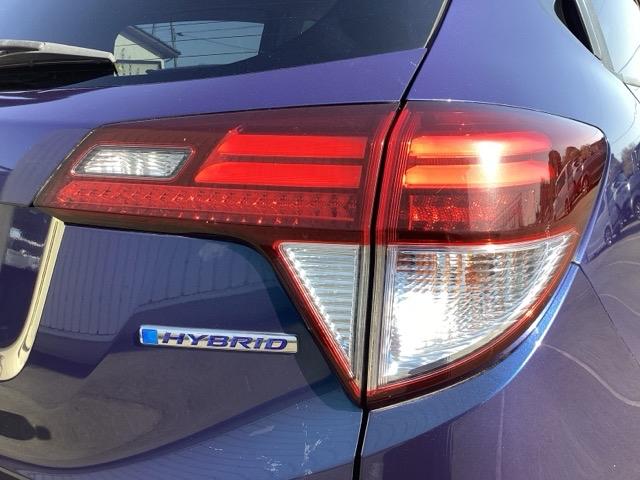 ヴェゼル ハイブリッドＺ　Ｒカメ　スマキー　革　ワンオーナー　ＬＥＤランプ　禁煙　ＥＴＣ付　シ－トヒ－タ－　サイドカーテンエアバック　運転席助手席エアバッグ　ＶＳＡ　パワーステアリング　フルオートエアコン（12枚目）